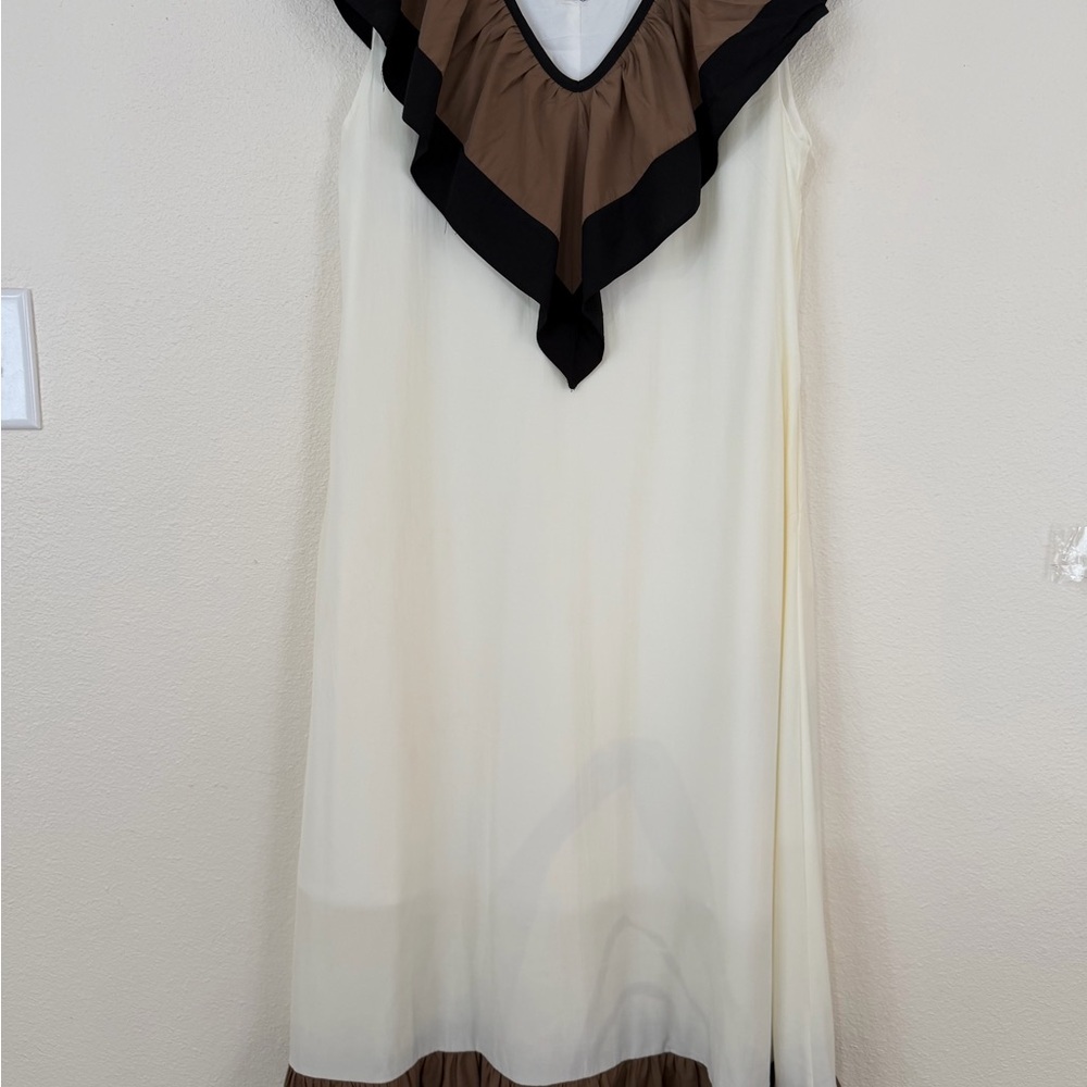 Chic Cream Maxi Dress with Brown and Black Details. D030